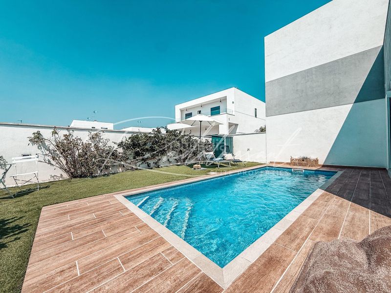 Foto ce7b1634-6940-46c6-a291-0ddf89de3566. Casa aparellada amb calefacció aparcament piscina a Cambrils