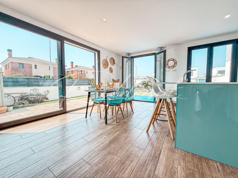 Foto d833b53b-fc90-41a3-bb95-ed5621a260ea. Casa aparellada amb calefacció aparcament piscina a Cambrils