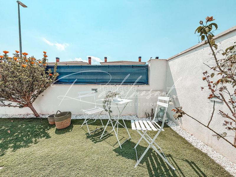 Foto e12298bf-1de3-4709-bbdf-39615c7f021e. Casa aparellada amb calefacció aparcament piscina a Cambrils