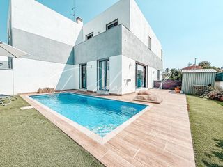 Casa aparellada  Carrer carrer mas d'en marcó. Pareado con jardín y piscina en vilafortuny