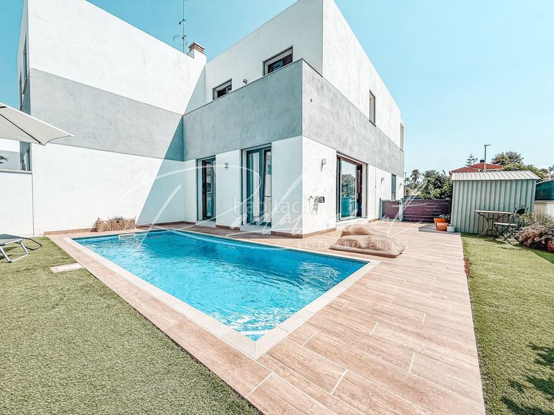 Foto ea3a8dda-3563-431f-8435-07890623be87. Casa aparellada amb calefacció aparcament piscina a Cambrils