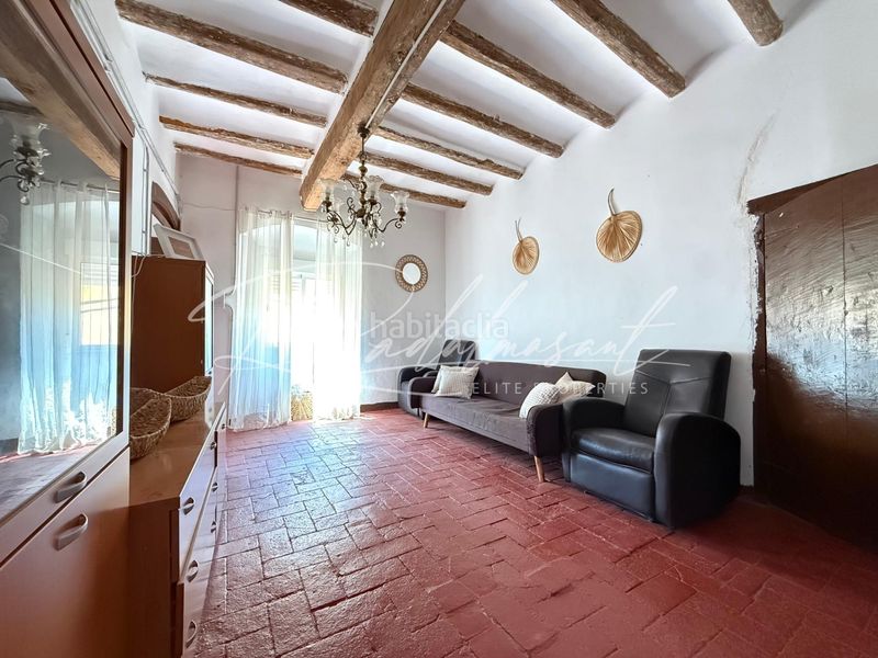 Foto 1d08245f-6b0c-4e41-83d2-afe40fc7b3af. Casa amb aparcament a Vilallonga del Camp