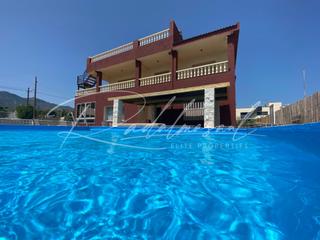 Xalet  Petunies de les. Chalet con piscina junto al mar, alcanar