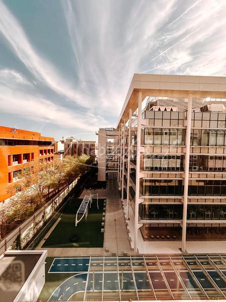 Foto 798b6866-38bc-438e-91a6-7b3c8d059ee5. Bureau dans calle julian camarillo 29 dans Simancas Madrid