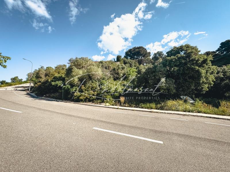 Foto 751b58dd-b1a1-45bc-b001-26ab8bcd7889. Terreno residenziale in Almoster