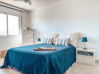 Casa aparellada a Casc Antic - Nou Cambrils. Excelente chalet pareado, muy luminoso