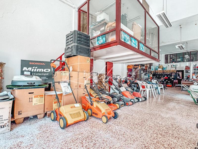 Foto 424af9c2-8cd1-4dc2-b2d8-534d515a429c. Lloguer local comercial a carrer del roser 112 a Reus