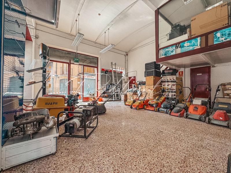 Foto 43e3a354-483f-4f03-a3a9-748916a5d308. Lloguer local comercial a carrer del roser 112 a Reus