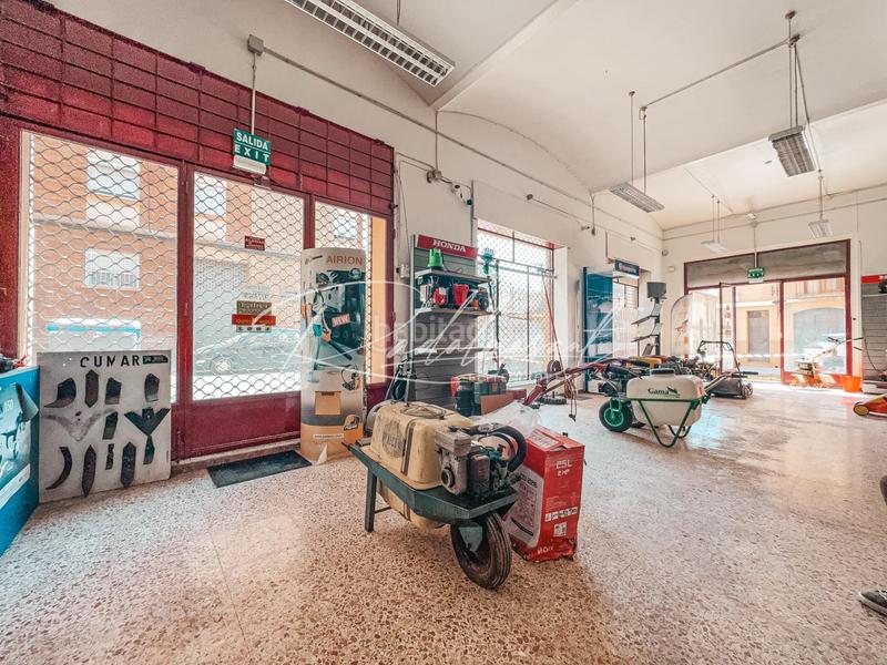 Foto 8555a60a-0db6-4478-986f-6986d97d5479. Lloguer local comercial a carrer del roser 112 a Reus
