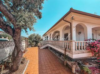 Chalet en Roda de Barà. Gran chalet con jardín en roda de berà