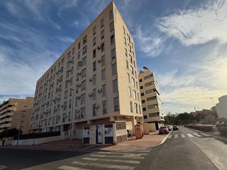 Piso  Calle estrella errante de la. Se vende piso en almera junto al centro comercial torrecrdenas