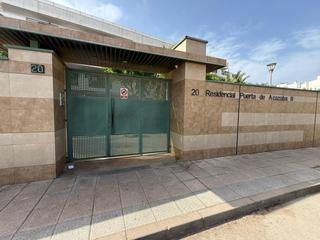 Piso en El Toyo. Se vende piso en residencial puerta de acazaba ii.
