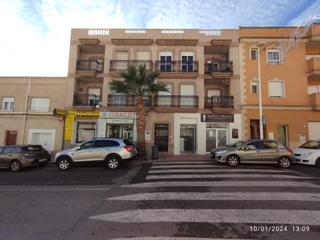 Pis  Veintiocho feb. Se vende piso en avda. 28 de febrero en benahadux ocupado