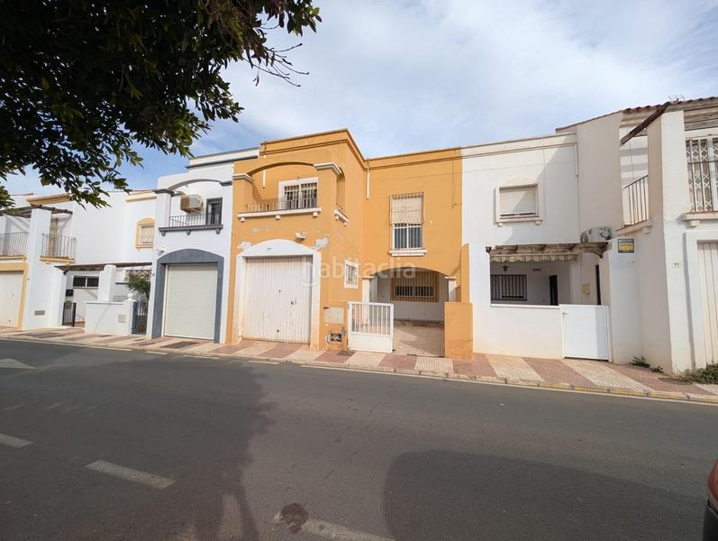 Foto 3b58c7db-b773-475a-aacc-40f1b9f52ef6. Casa adossada amb aparcament a Roquetas pueblo Roquetas de Mar