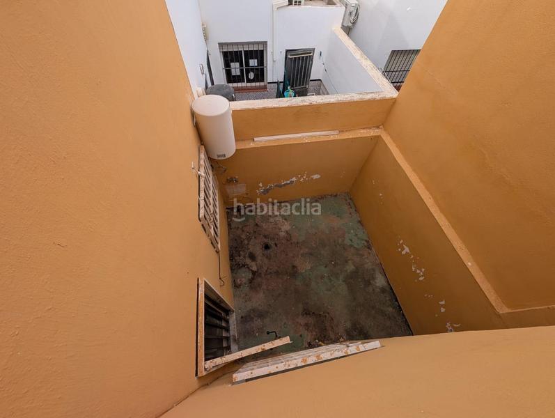 Foto bebc8bba-97f0-416f-bc3c-d01cf1da62a9. Casa adossada amb aparcament a Roquetas pueblo Roquetas de Mar