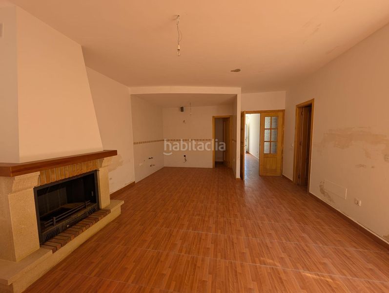 Foto f7bdda6e-f9b1-41a3-9343-05a907070246. Casa adossada amb aparcament a Oria