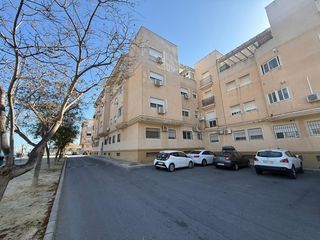 Flat  Calle rio almanzora. Se vende piso de 3 dormitorios y 2 baños en villa inés, con plaz