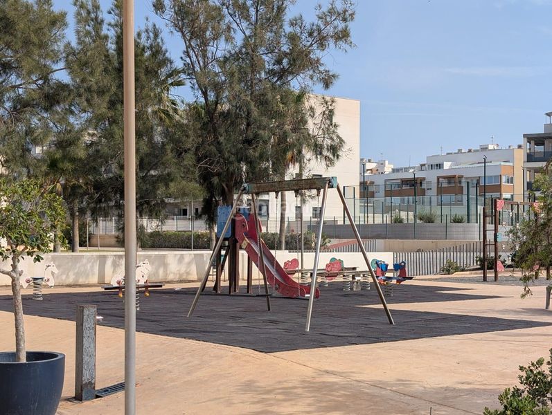 Foto 0d204bf6-dedd-454a-9bcb-52a4abfb17d0. Pis amb aparcament piscina a El Toyo Almería