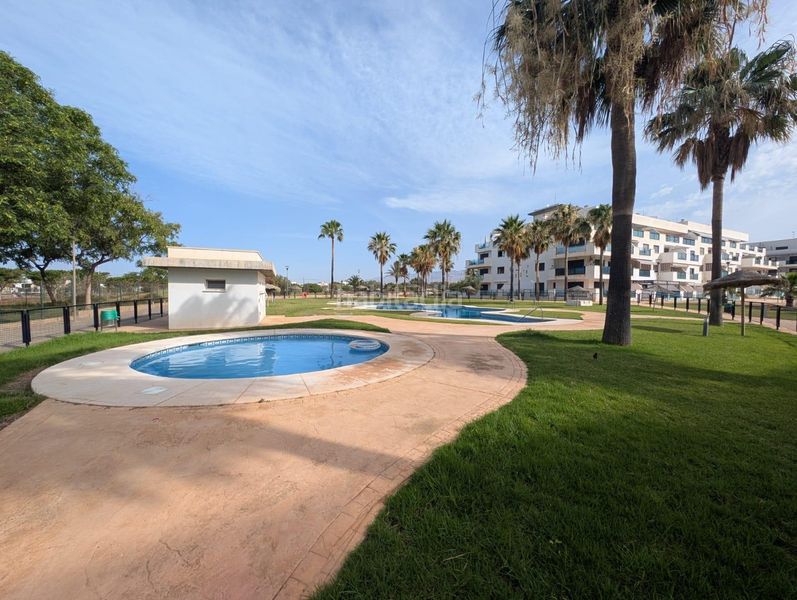 Foto ce6418a0-9748-4b54-a506-ce0a02c454ca. Pis amb aparcament piscina a El Toyo Almería
