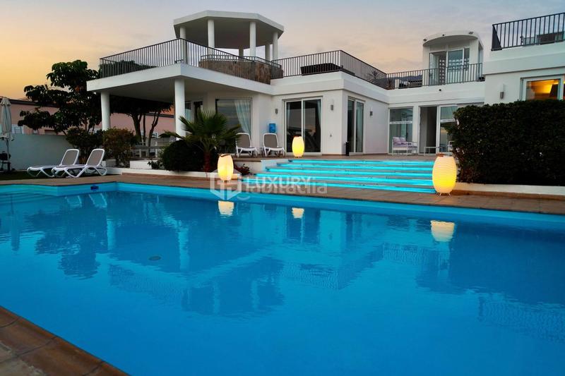 Foto 003d748c-3c43-4325-91fe-bb5a25cbb932. Chalet en calle la vera 3 oportunidad de inversión en playa paraíso en Adeje