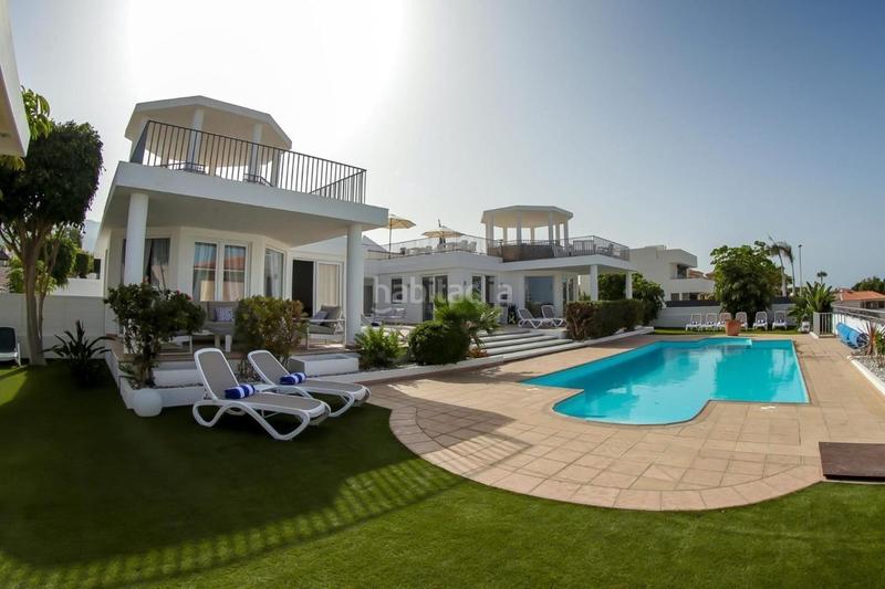 Foto 10fb4a2d-3563-406d-b7cd-9582ed20f4ea. Chalet en calle la vera 3 oportunidad de inversión en playa paraíso en Adeje