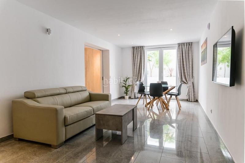 Foto 2c6dd44b-cfc4-44cb-90ed-5ab589f9c896. Chalet en calle la vera 3 oportunidad de inversión en playa paraíso en Adeje