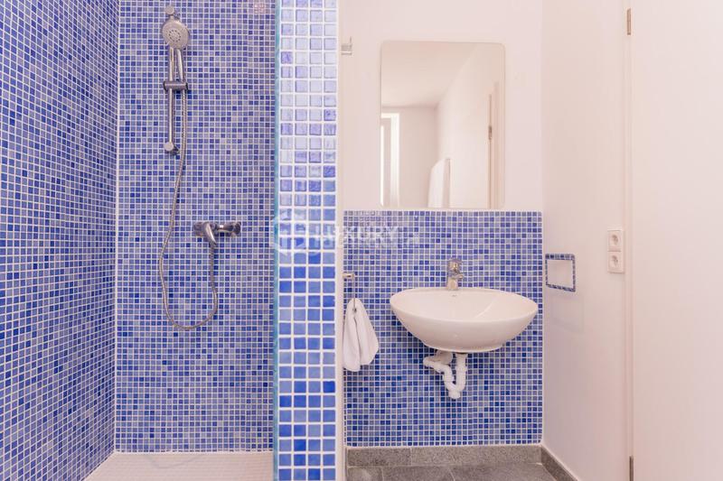 Foto a141ec77-201a-4b01-89c8-91e807af6d5e. Chalet en calle la vera 3 oportunidad de inversión en playa paraíso en Adeje