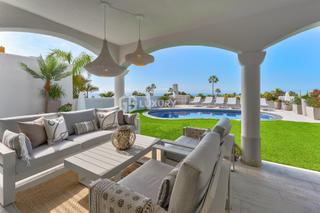 Chalet à Calle alcojora 14. Espectacular villa de lujo en la caleta,  golf costa adeje