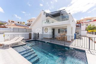 Chalet  Avenida avenida de austria, 5. Villa de lujo en san eugenio alto