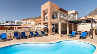 Xalet a Calle sabina 10. Villa de lujo en el madroñal  costa adeje