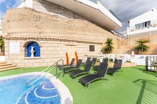 Chalet  Avenida avenida de austria, 30-18. The surf villa en san eugenio alto