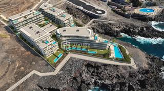 Planta baja en Calle rocabella 1. Bajo con piscina y vistas al mar en adeje