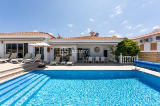 Chalet  Calle leonardo torriani. Villa heaven  villa en playa de la arena