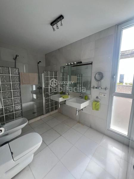 Foto 56e3ba6f-7f31-4c04-b73b-14e9a992767b. Xalet amb aparcament piscina a Playa del Duque Adeje