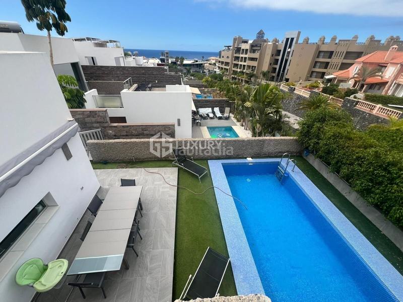 Foto 58f7b4e0-e417-413f-8d15-137cb0afc2a2. Xalet amb aparcament piscina a Playa del Duque Adeje