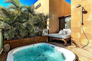 Chalet à Avenida de san borondon 4-6. Casa de lujo en fañabe
