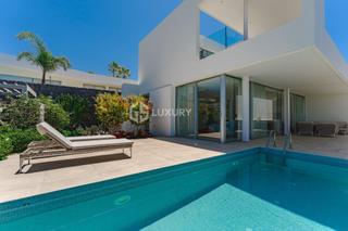 Chalet  Guia de isora. Villa en casas del lago  abama, tenerife