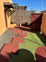 Maison jumelée à Corralejo. En venta  vivienda unifamiliar adosada en corralejo tamaragua, l