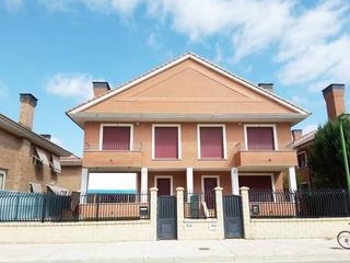 Doppelhaus en Illera. Chalet pareado