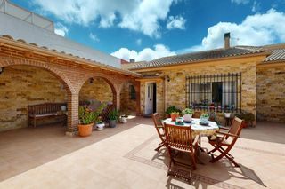 Maison à Nueva Cartagena. Planta baja única con jardín y sótano en nueva cartagena