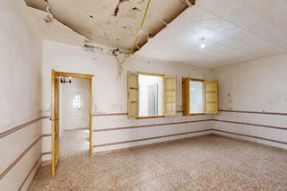 Casa a Calle san isidro - los dolores 9. Planta baja para reformar con terraza de 40 m2 en los dolores