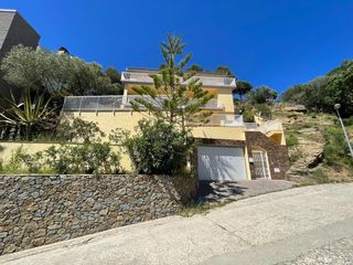 Casa in Els Grecs-Mas Oliva. Esplendido chalet 253 m2 con fantásticas vistas al pueblo y a la