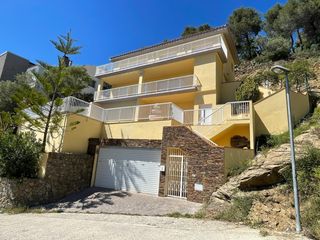 Casa en Els Grecs-Mas Oliva. Esplendido chalet 253 m2 con fantásticas vistas al pueblo y a la