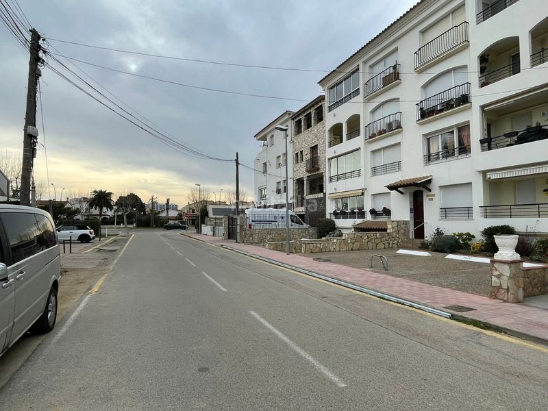 Foto f5369c15-b73e-4f20-a0a5-a8e6aef07cce. Aparcament cotxe a Salins - Cavall de Mar Empuriabrava