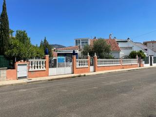 Casa adosada en Santa Margarida. Casa de 3 dormitorios, 3 baños y terrazas en zona tranquila cerc