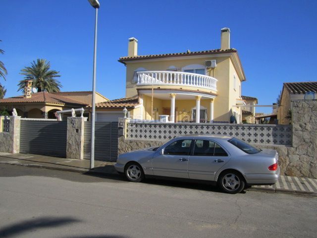 Foto 6cc2fb64-522b-4fbb-8c0a-fdc8a7793e34. Casa amb calefacció aparcament piscina a Puigmal - Mas Nou Empuriabrava