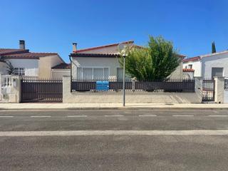 Casa a Santa Margarida. Bonita casa en plata baja, reformada, con jardín, terrazas,  gar