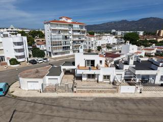 Casa a Santa Margarida. Bonito chalet adosado con 321 m2 de parcela, 120 m2 construidos,