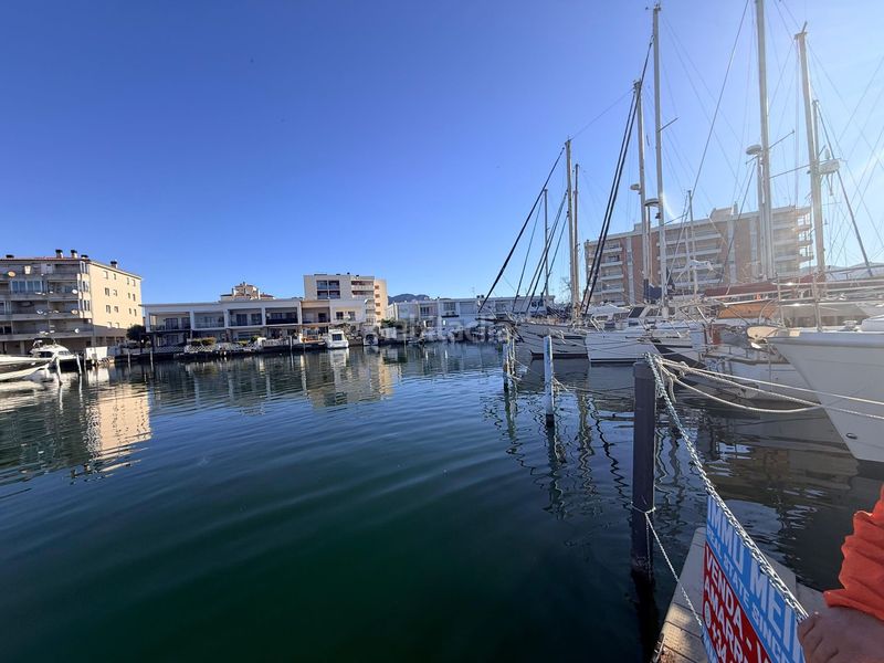 Foto 6ce1eff4-6250-4fd7-b700-1fa4d25adf37. Parking coche magnífico amarre de 4 x 12 metros, ideal tanto para embarcaciones de vela como de motor, ubicado en un puerto deportivo privado. en Roses