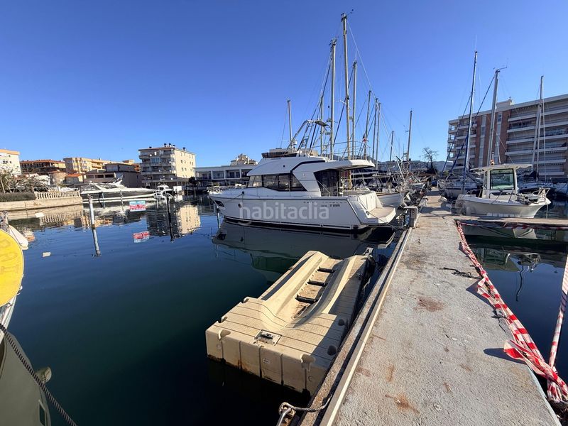 Foto 83353f44-f687-4d0a-9f0d-86ef42d88d4c. Parking coche magnífico amarre de 4 x 12 metros, ideal tanto para embarcaciones de vela como de motor, ubicado en un puerto deportivo privado. en Roses